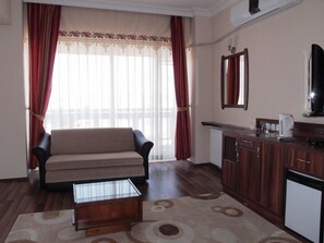 Suite | Living area | LCD TV - Otel Tirem (Tire)