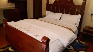 Deluxe Room | Desk, free WiFi, bed sheets
