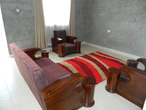 Phòng dành cho gia đình | Phòng khách | TV LCD 24-inch có kênh truyền hình cao cấp, TV 