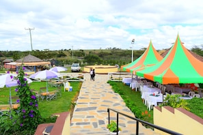 Outdoor wedding area - Lalanasi Lodge (Ndaragwa)