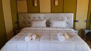 Deluxe Double or Twin Room, Non Smoking | In-room safe, desk, blackout curtains, free WiFi