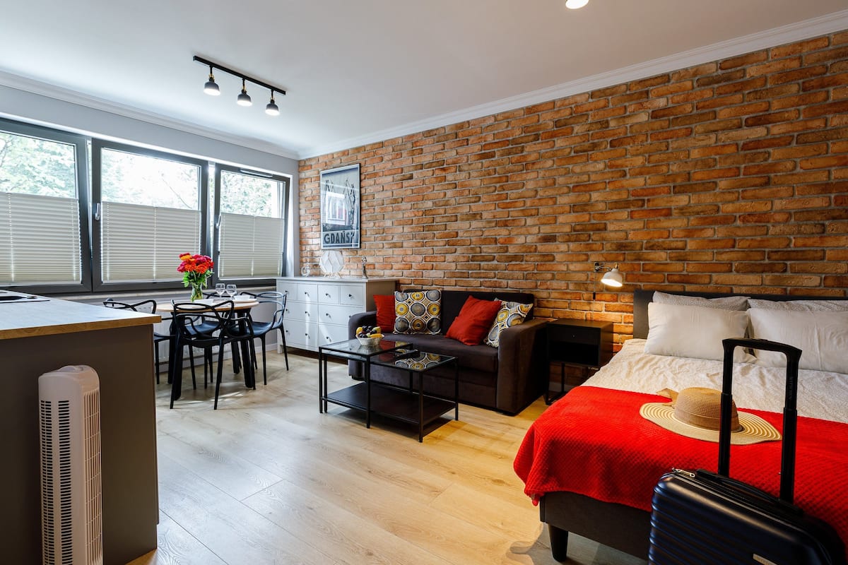 Comfort-Apartment, Stadtblick (Panienska B) | Wohnbereich | Flachbildfernseher