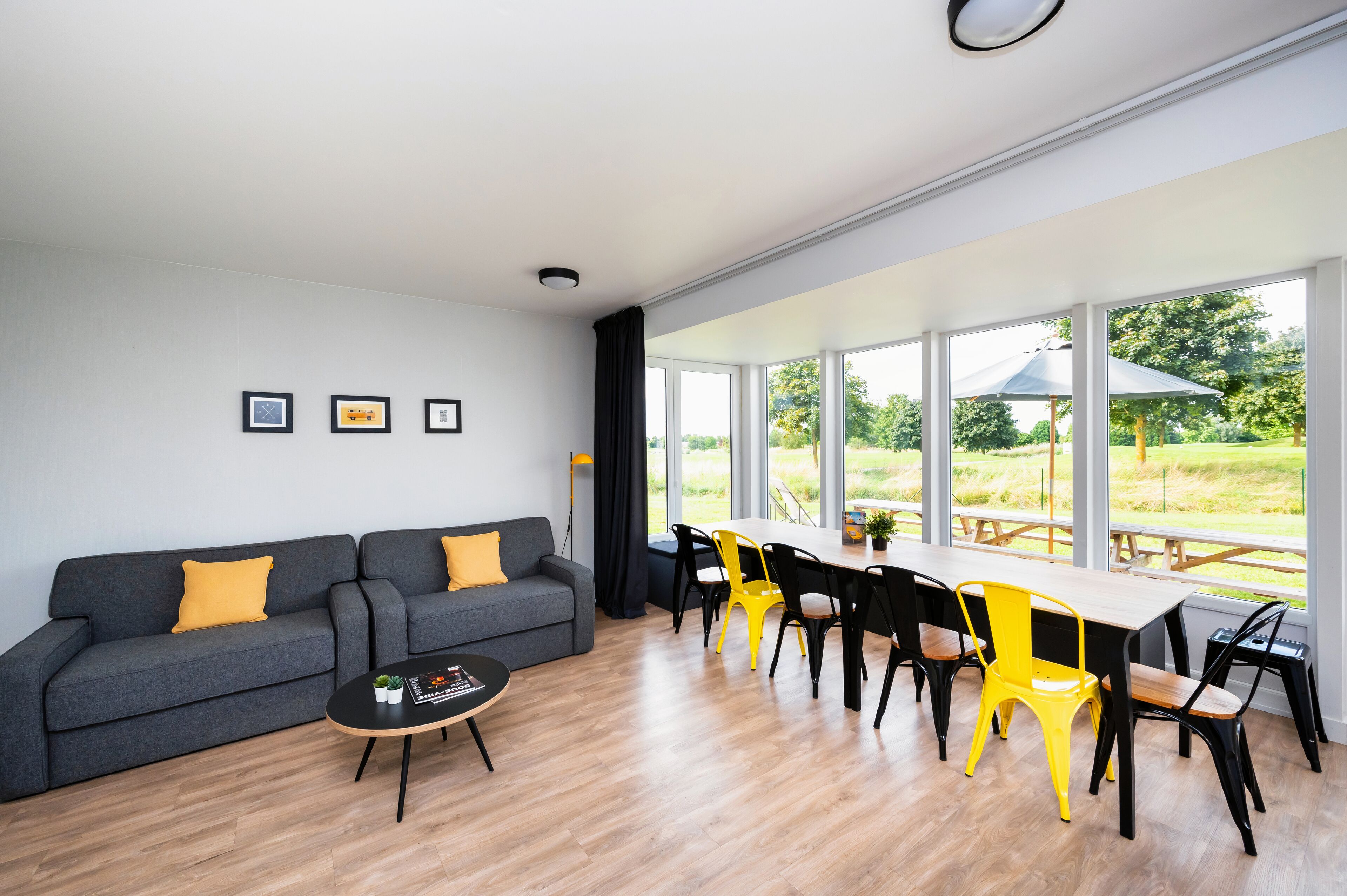 Télévision à écran plat de 32 pouces avec chaînes par câble, télévision