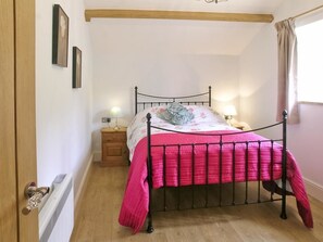 Tabla de planchar con plancha, wifi gratis y ropa de cama 