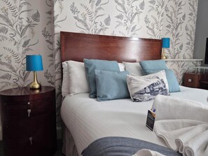 Standard Double Room, 1 King Bed, Non Smoking | Hypo-allergenic bedding, desk, iron/ironing board, free WiFi