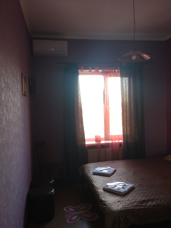 Economy Double Room, Shared Bathroom | Air conditioning