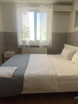 Economy Double Room, Shared Bathroom | Individually decorated, blackout drapes, iron/ironing board, free WiFi - Kardinal (Vinnytsia)
