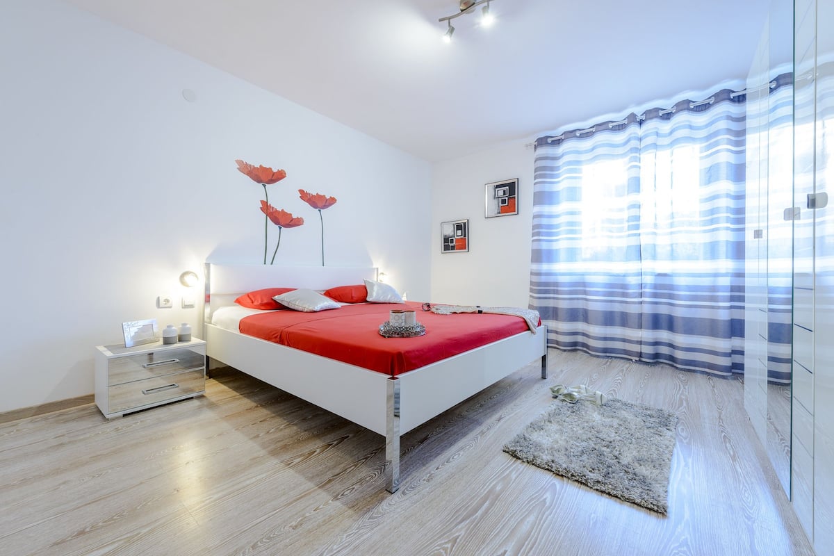 Apartamento premium, 2 quartos, para não fumantes, 2 banheiros | Escrivaninha, cortinas blackout, quartos à prova de som