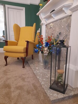 Kolmen hengen standard-huone, kylpyhuone makuuhuoneen yhteydessä (Family Room)