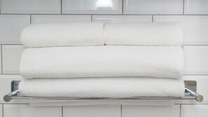 Superior Triple Room, Ensuite (Family Room) | Bathroom - Crescent Lodge Guest House (Whitby)