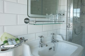 Suite, Ensuite | Bathroom - Crescent Lodge Guest House (Whitby)