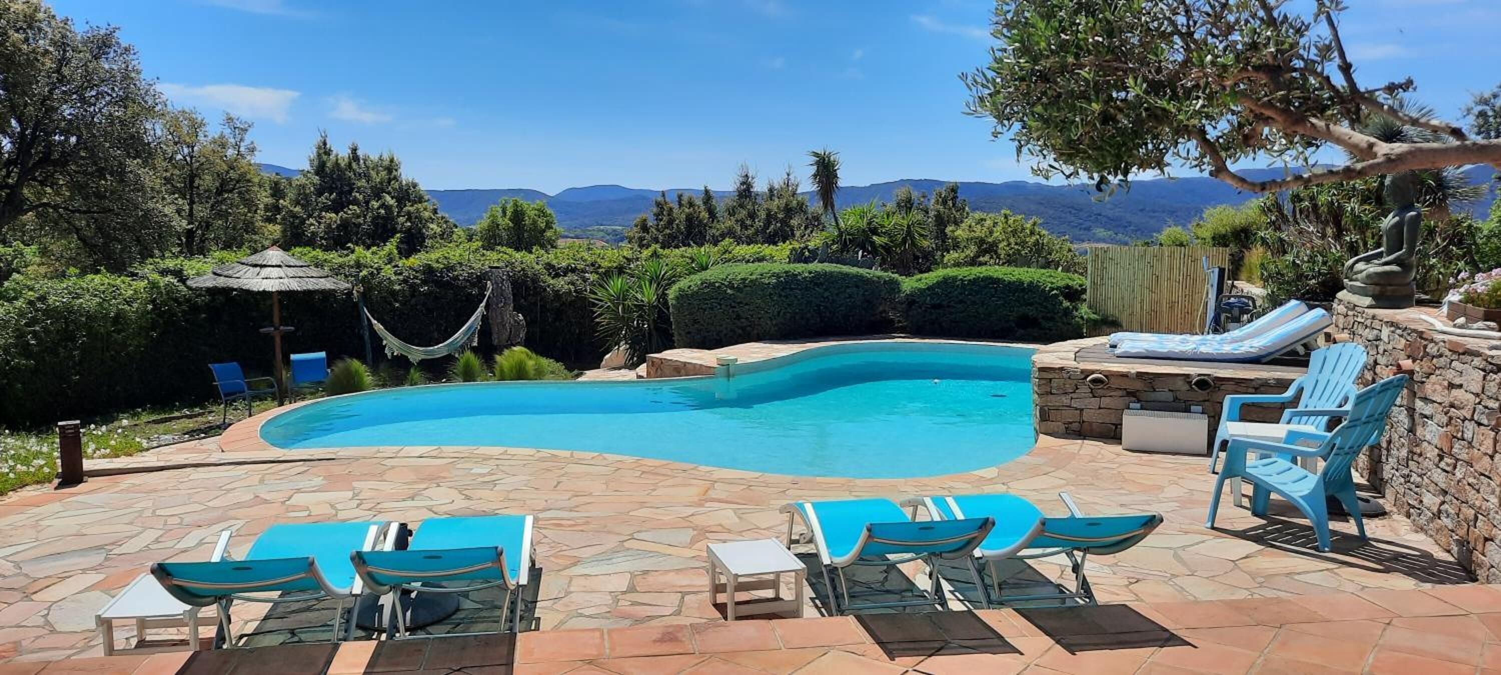 Piscine extérieure (ouverte en saison)