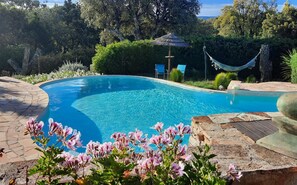 Sæsonbestemt udendørs pool