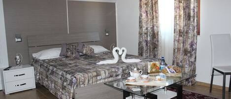 Double Room | Blackout curtains, cots/infant beds, rollaway beds, free WiFi