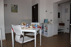 Frokost med lokale retter hver dag (mot et tillegg)