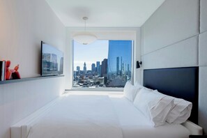 Premium kamer, 1 kingsize bed (View) | Luxe beddengoed, pillowtop-bedden, een kluis op de kamer, een bureau