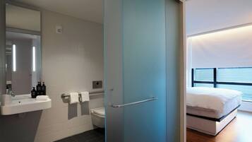 Room, 1 King Bed (Mobility Accessible, Roll-In Shower) | Bathroom | Shower, hydromassage showerhead, eco-friendly toiletries, hair dryer