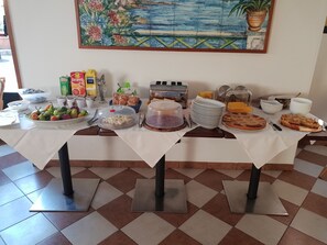 Petit déjeuner buffet servi tous les jours en supplément