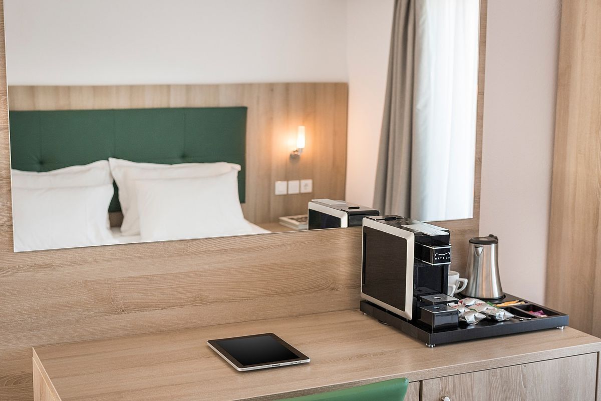 classic double room, sea view | minibar, desk, iron/ironing board, free wifi