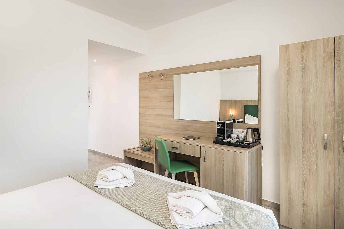 classic double room, sea view | minibar, desk, iron/ironing board, free wifi