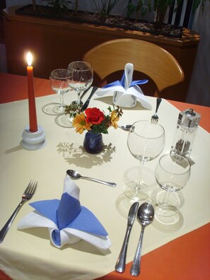 Breakfast, lunch and dinner served  - Gasthaus Zum Lindenwirt (Wesertal)