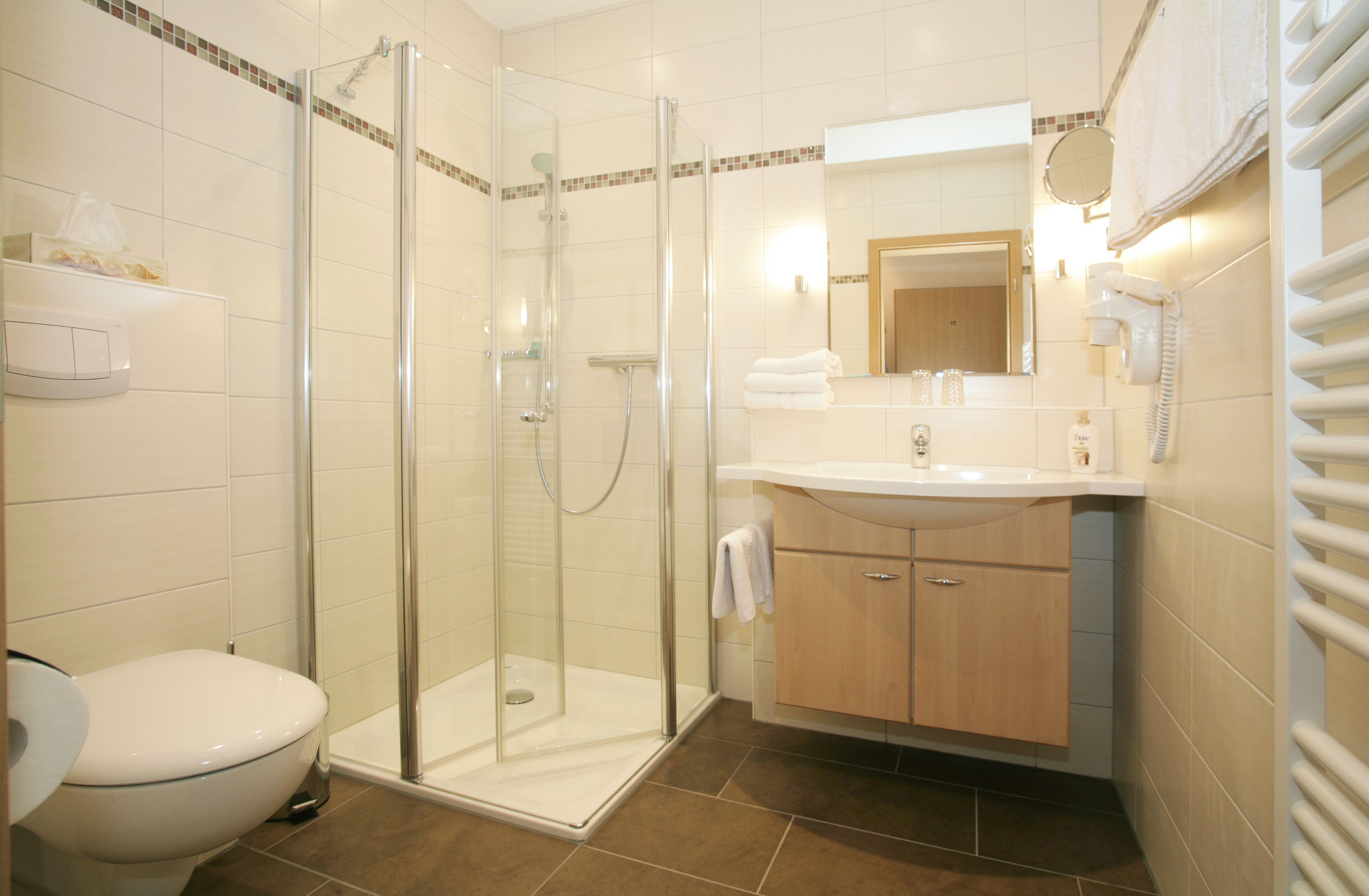 Double or Twin Room, Non Smoking | Bathroom | Shower, free toiletries, hair dryer, towels
