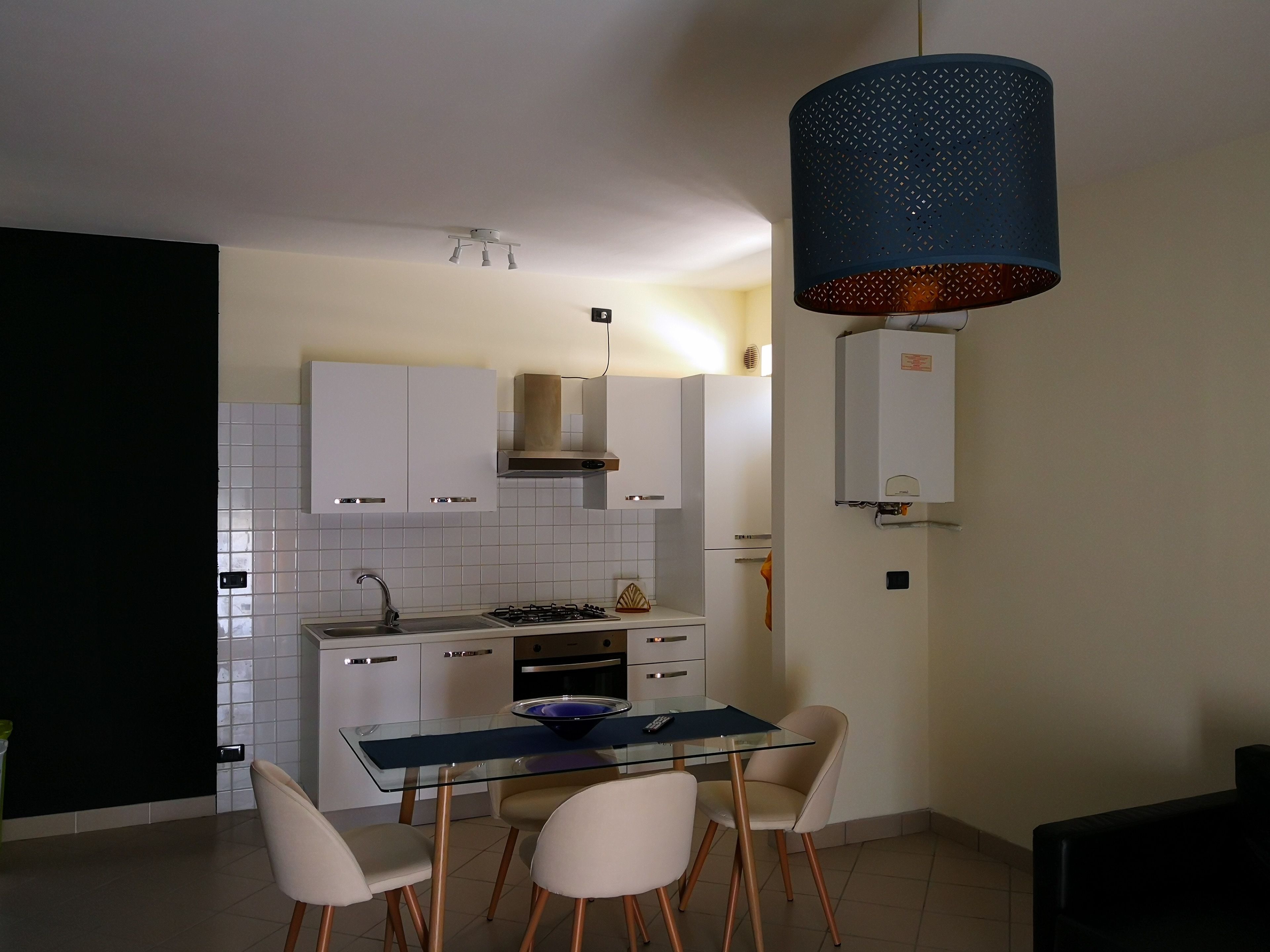 Apartamento | Cocina privada | Frigorífico, horno, placa de cocina y utensilios de cocina