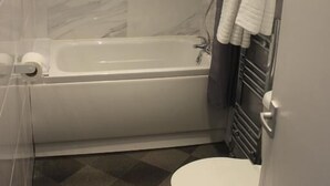 Escritorio, cortinas blackout y insonorización