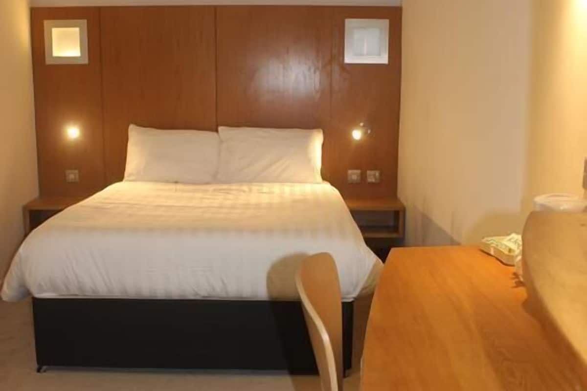 Standard Double Room | Individually decorated, individually furnished, desk, blackout curtains