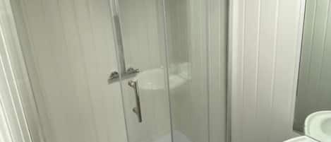 Shower, free toiletries, hair dryer