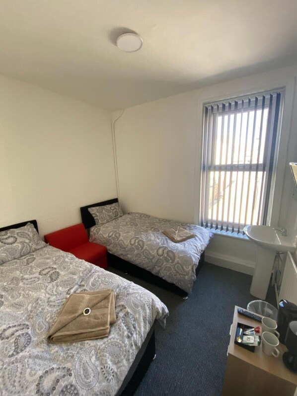 Room - Honley Hotel (Blackpool)