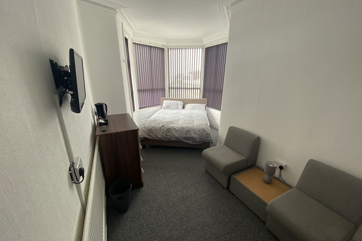 Quarto casal luxo | Wi-Fi de cortesia, roupa de cama
