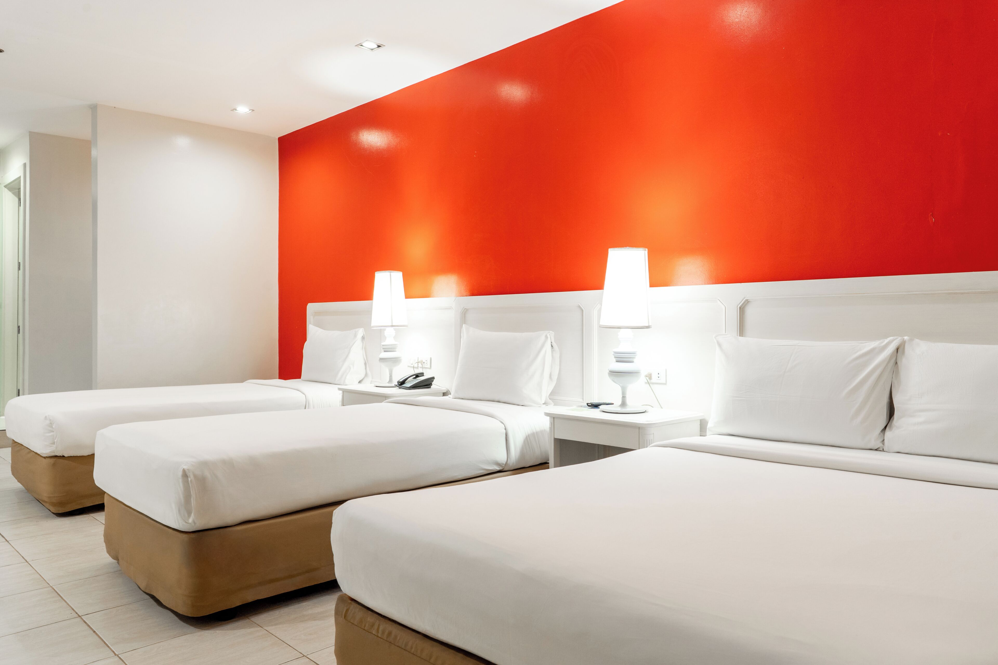 经典三人房 | 免费 WiFi