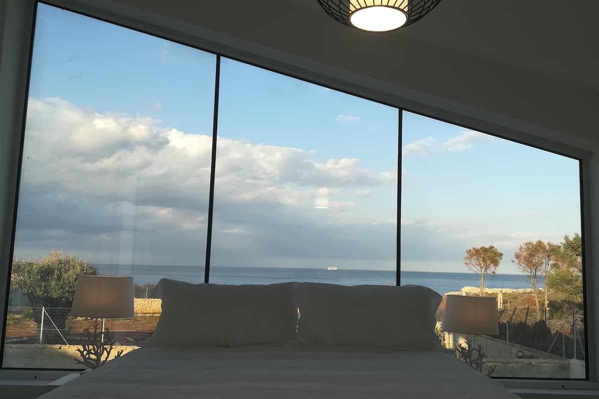 Doppia panoramica, vista mare | 1 camera, minibar, con stile personalizzato, con arredamento individuale