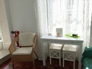 Apartment, 2 Schlafzimmer (3 Guests) | Essbereich im Zimmer