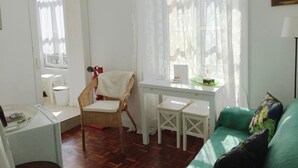 Unclassified image, 5 of 33, button - Casa do Conde (Lisbon)