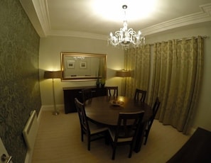 Classic Apartment, 3 Bedrooms | In-room safe, blackout curtains, soundproofing, iron/ironing board - Beaufort House - Knightsbridge (London)