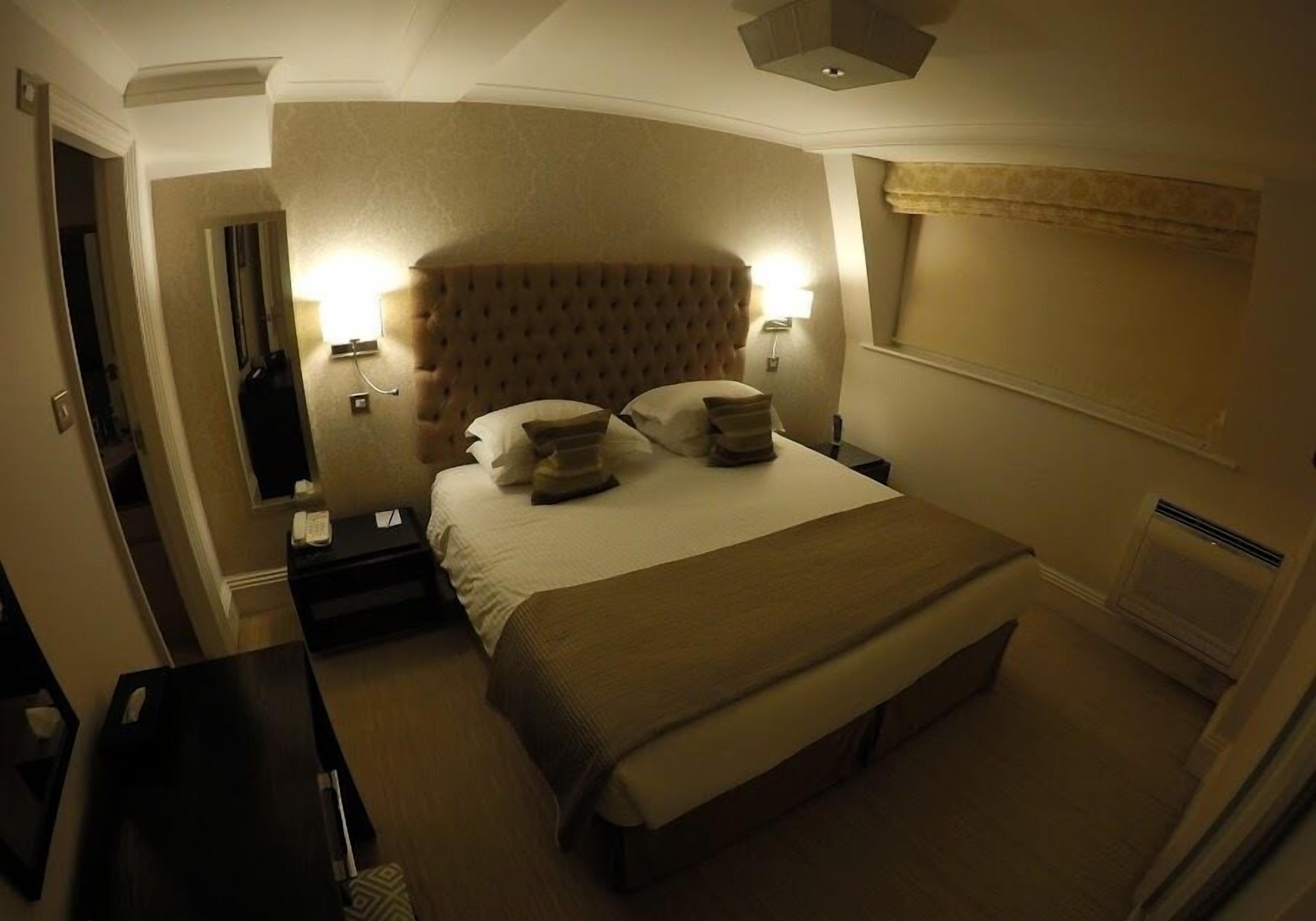 Classic-huoneisto, 3 makuuhuonetta | Tallelokero huoneessa, pimennysverhot, äänieristys, silitysrauta/-lauta