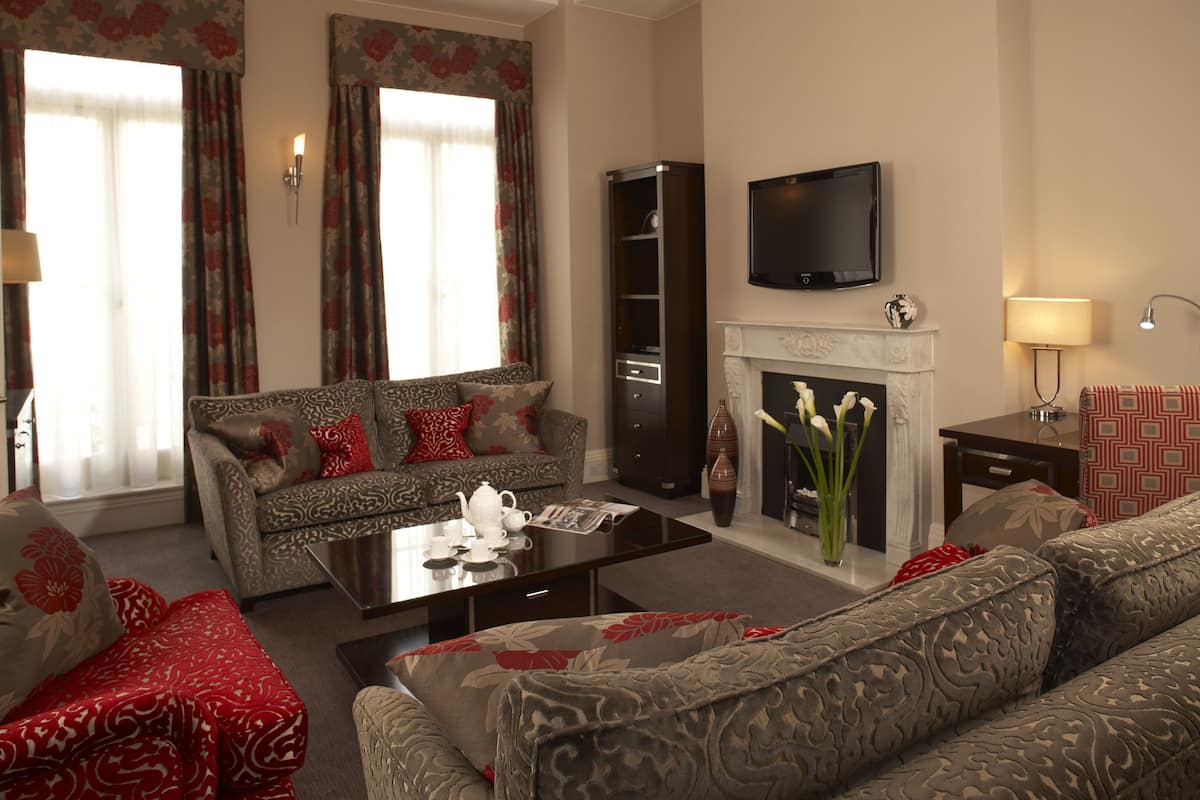 Superior-Apartment, 4 Schlafzimmer | Wohnbereich
