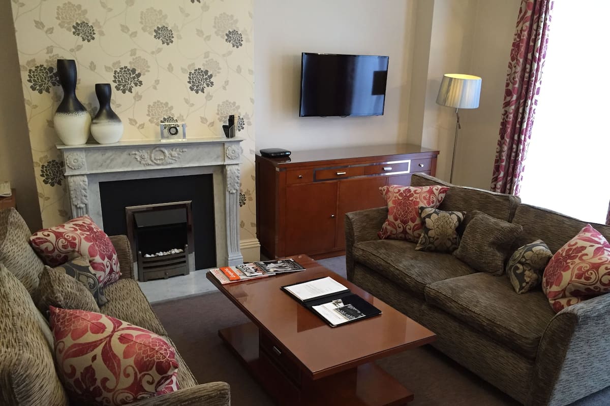 Executive-Apartment, 3 Schlafzimmer | Wohnbereich