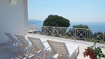 Villa | Terrace/patio