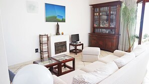 Villa | Living area | TV - Villa Paola (Casal Velino)
