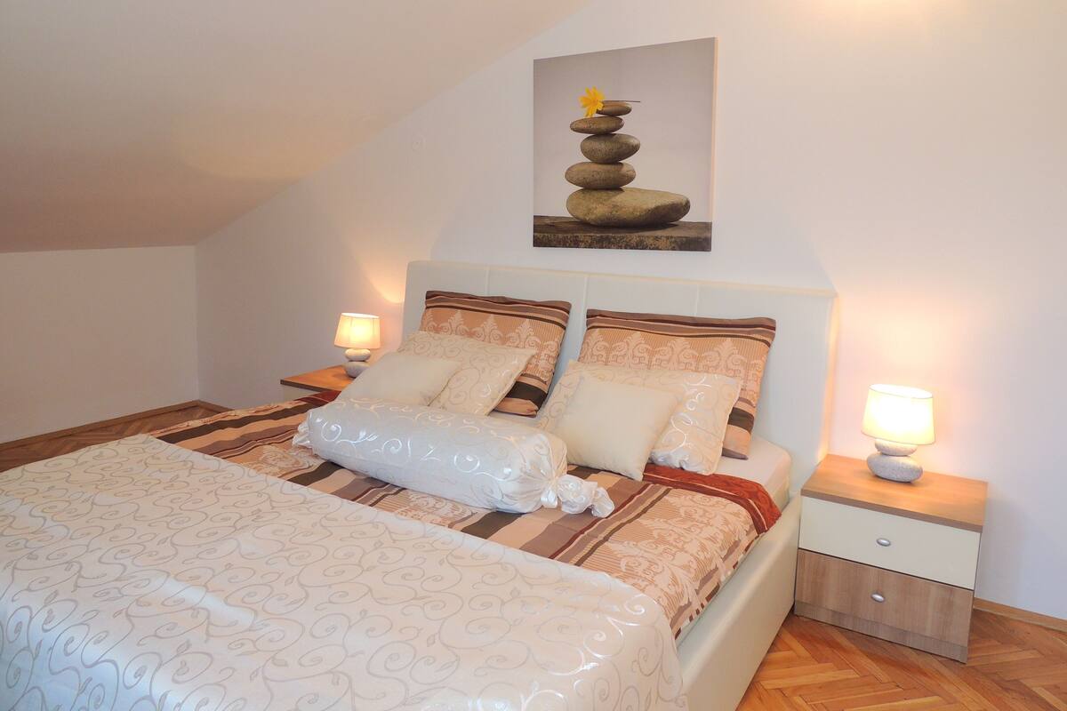 3 bedrooms, free WiFi, bed sheets