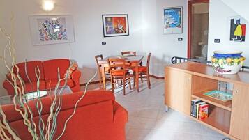 Casa, 3 camere da letto, vista mare | Area soggiorno | TV a schermo piatto
