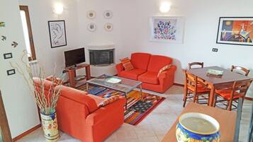 Casa, 3 camere da letto, vista mare | Area soggiorno | TV a schermo piatto