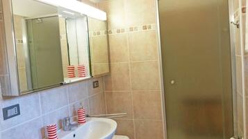 Villa | Bagno | Doccia, asciugamani