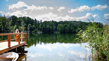 Playa privada, camastros y bote de remos o canoa