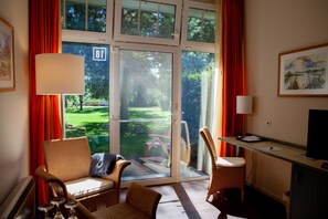 Single Room | Minibar, in-room safe, desk, blackout drapes - Hotel Zum Rittmeister (Werder (Havel))