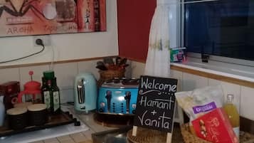 Cottage Confort, 2 chambres, fumeurs, réfrigérateur et four à micro-ondes | Cuisine privée | Réfrigérateur, micro-ondes, bouilloire électrique