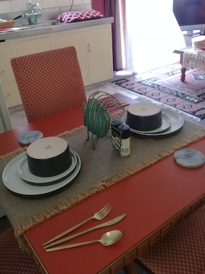 Private kitchen - The Kaituna Cottage BNB (Okere Falls)
